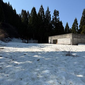 ここらはべったり残雪