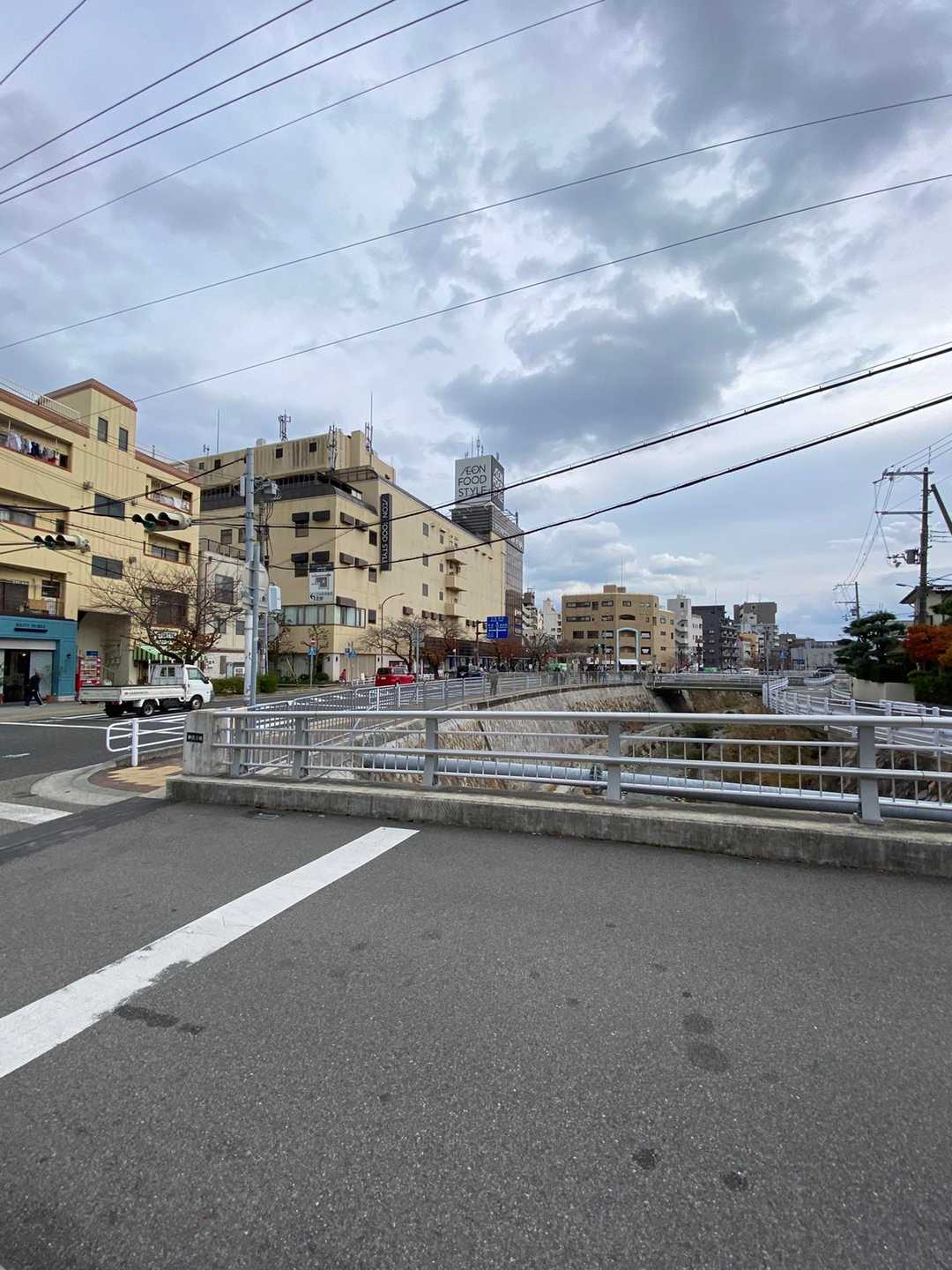 駅方面へ…