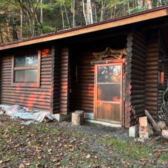 一泊した四里観音避難小屋の朝焼け
夜は写真撮らなかったので翌朝に撮影