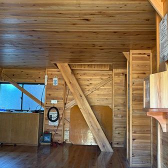 避難小屋を覗かせてもらいました。
とても綺麗。