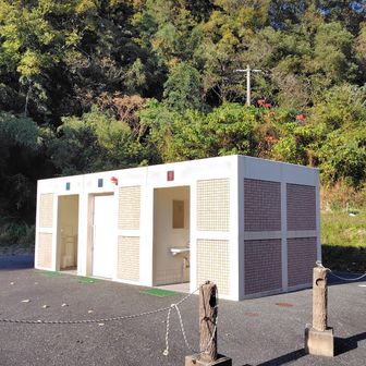 立派なトイレがある。