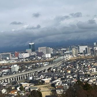 桜広場から富山市街地
