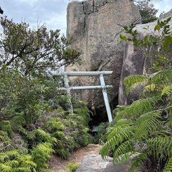 ここは本当に　断崖絶壁で