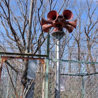 妙見山山頂のサイレン(放送のスピーカー)