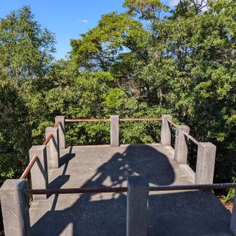 展望台、木が大きくなり殆ど見えない