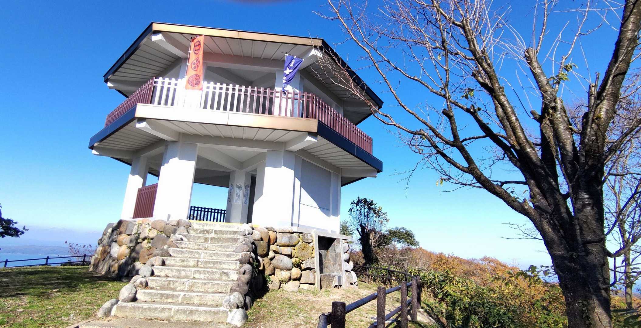 松尾山の展望台に到着、七角形なんですよ🤔