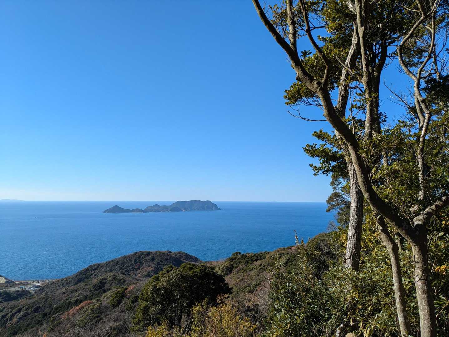 息子と登れる喜びで後回しにしていたが
快晴の元日☀風も穏やか
山頂は素晴らしい見晴らし✨です