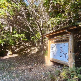 やっと着いたよ、登山口。駅からほぼ1時間。
meguさん達もこの遠さには…はっ！いかんいかん！