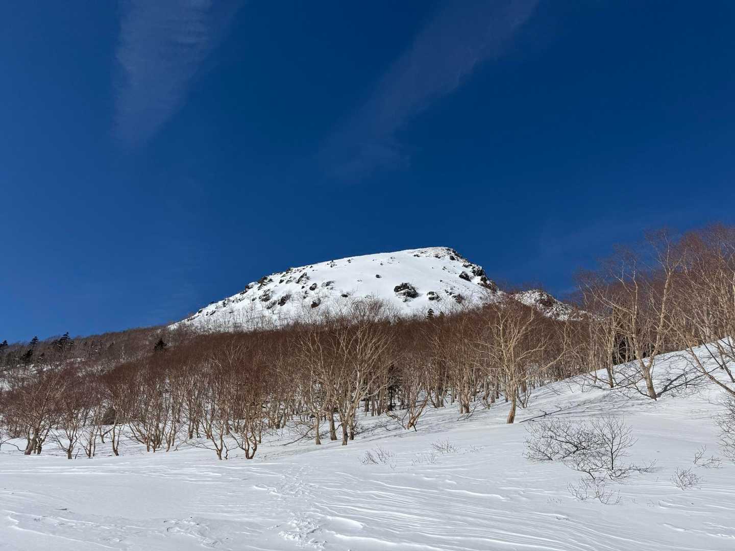 奥白根への取り付き。
13時までと決め、行けるところまで行くことに。