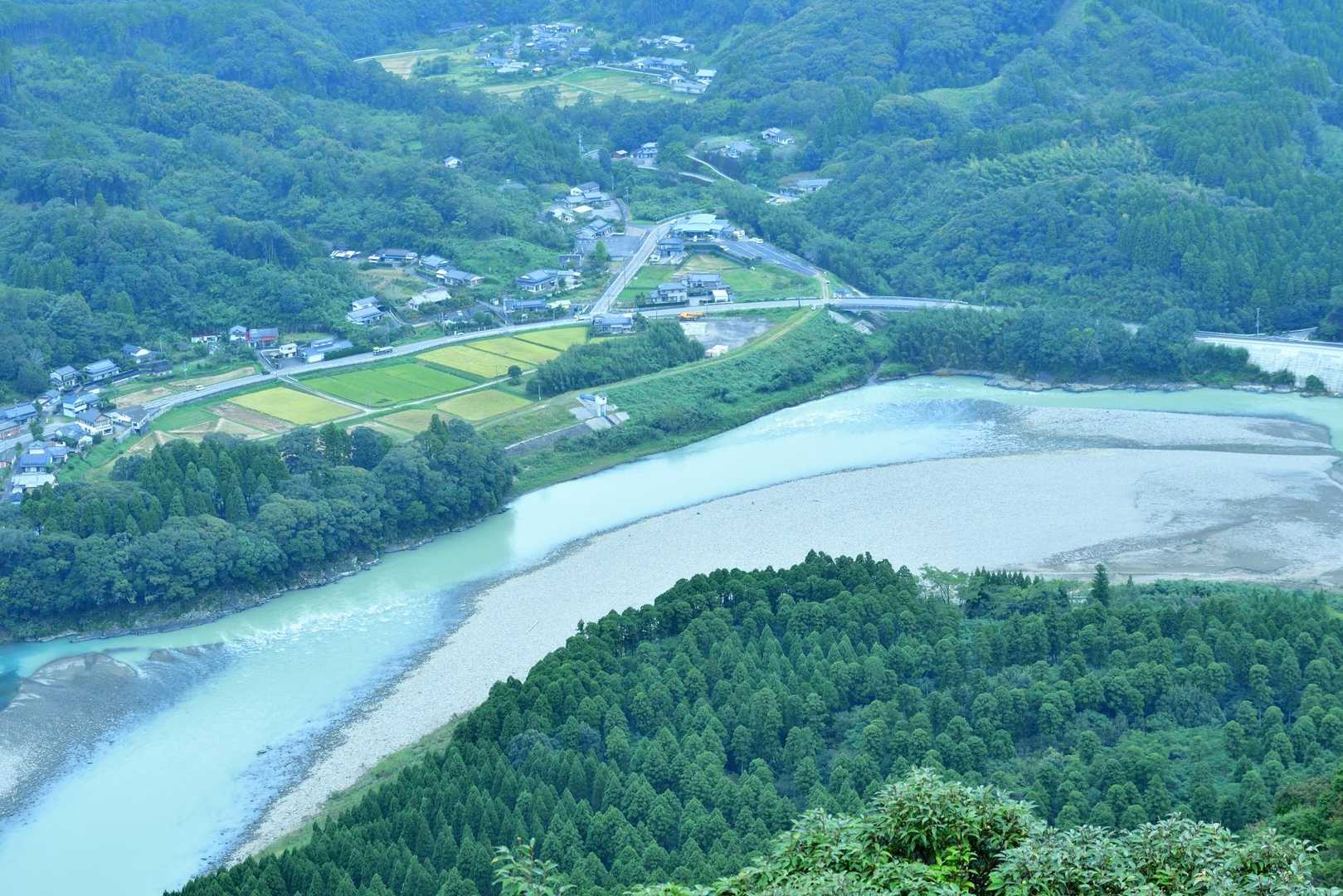 旗台からですが
第一展望所から見える
耳川も大分と綺麗になってる様です。