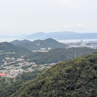 菊水山手前の階段から。午前より見晴らしがよくなってる✨