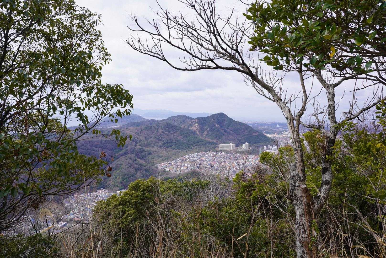 ここからの景色。さっきまでいた馬の背が見える