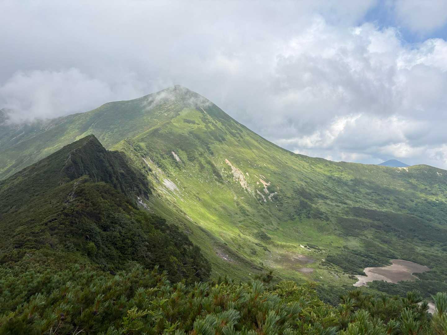 ヌカビラ岳-北戸蔦別岳-戸蔦別岳-幌尻岳 往復コースの写真