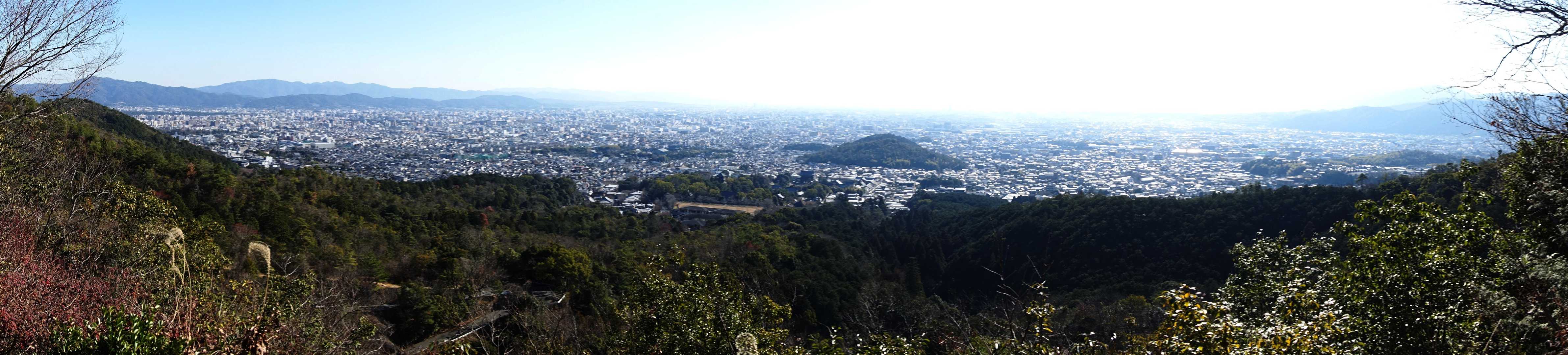 右下に、双ヶ岡