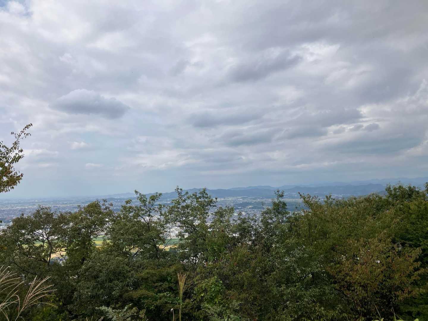 山頂からの山並です。