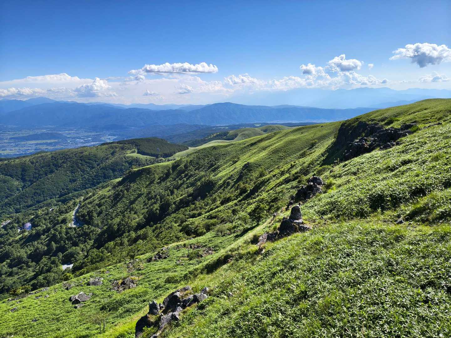 霧ヶ峰・車山周遊 | 全方位の山岳パノラマの展望峰から、花咲く湿原へ続く高原山歩の写真