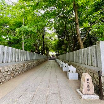 十二支の可愛い石彫刻があります