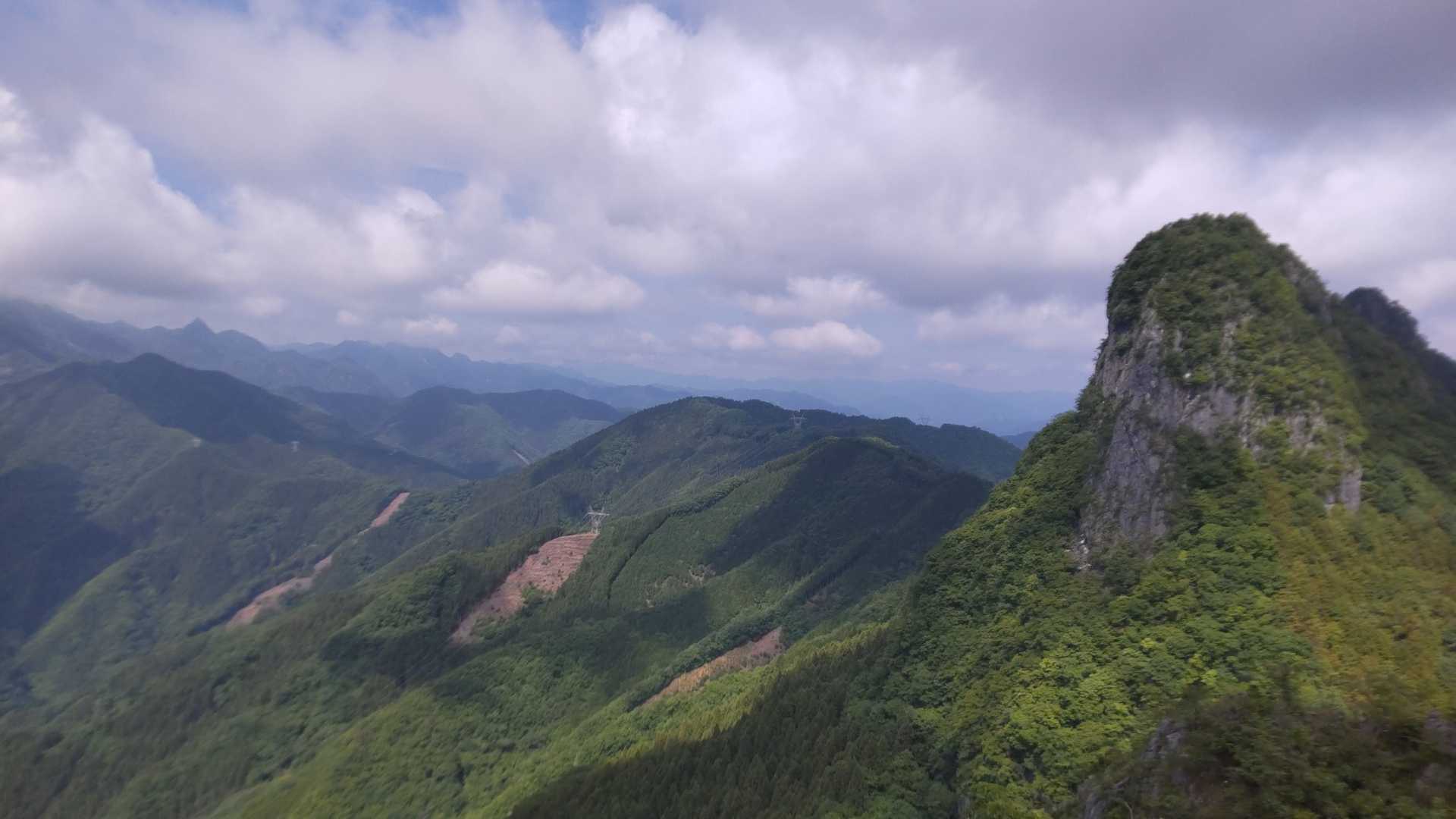 あちらに見えるのが東岳？