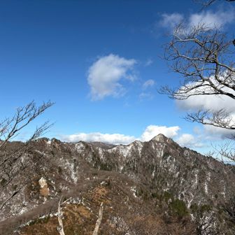 鎌ヶ岳が近づいてきた