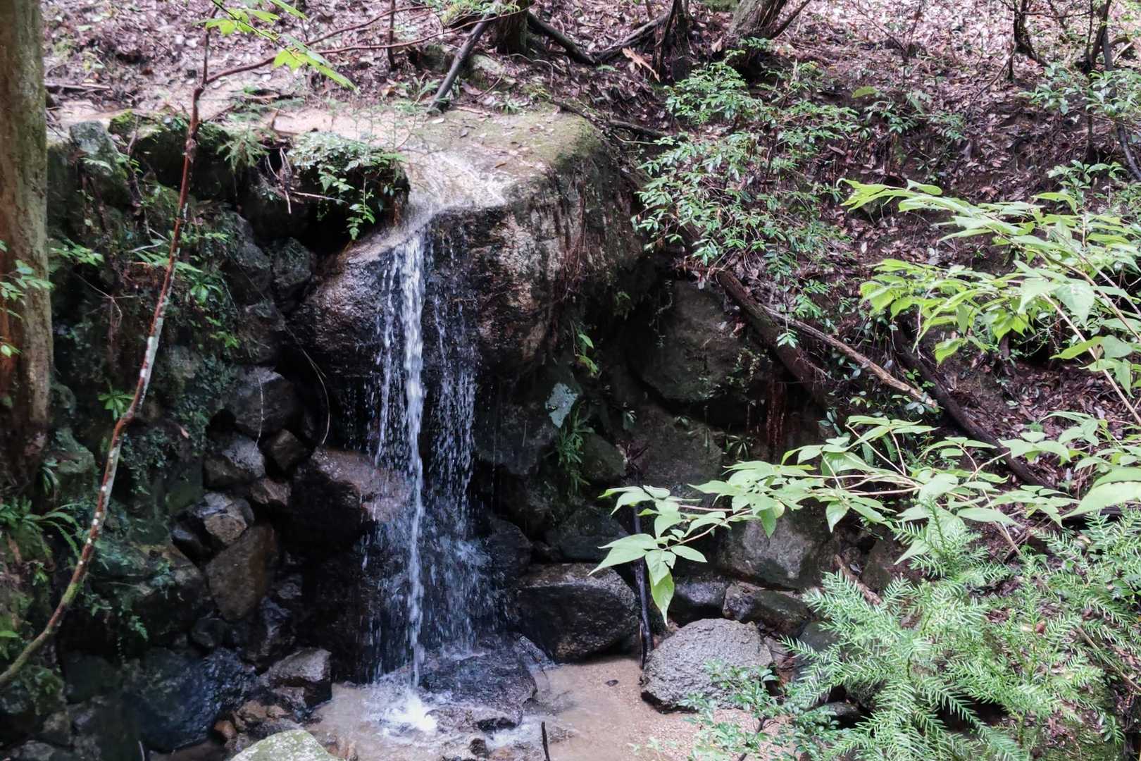小さな滝