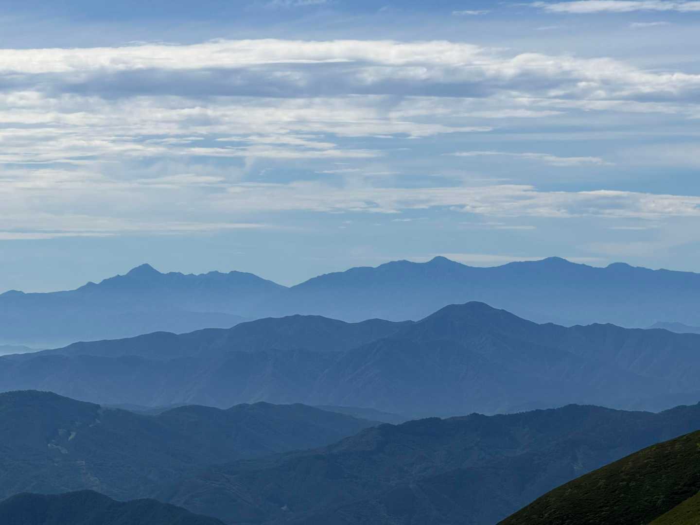 そんでこっちは甲斐駒からの仙丈そして白峰三山だ！
