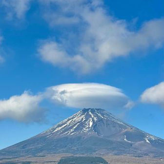 富士山の頭にレンズ雲☁️