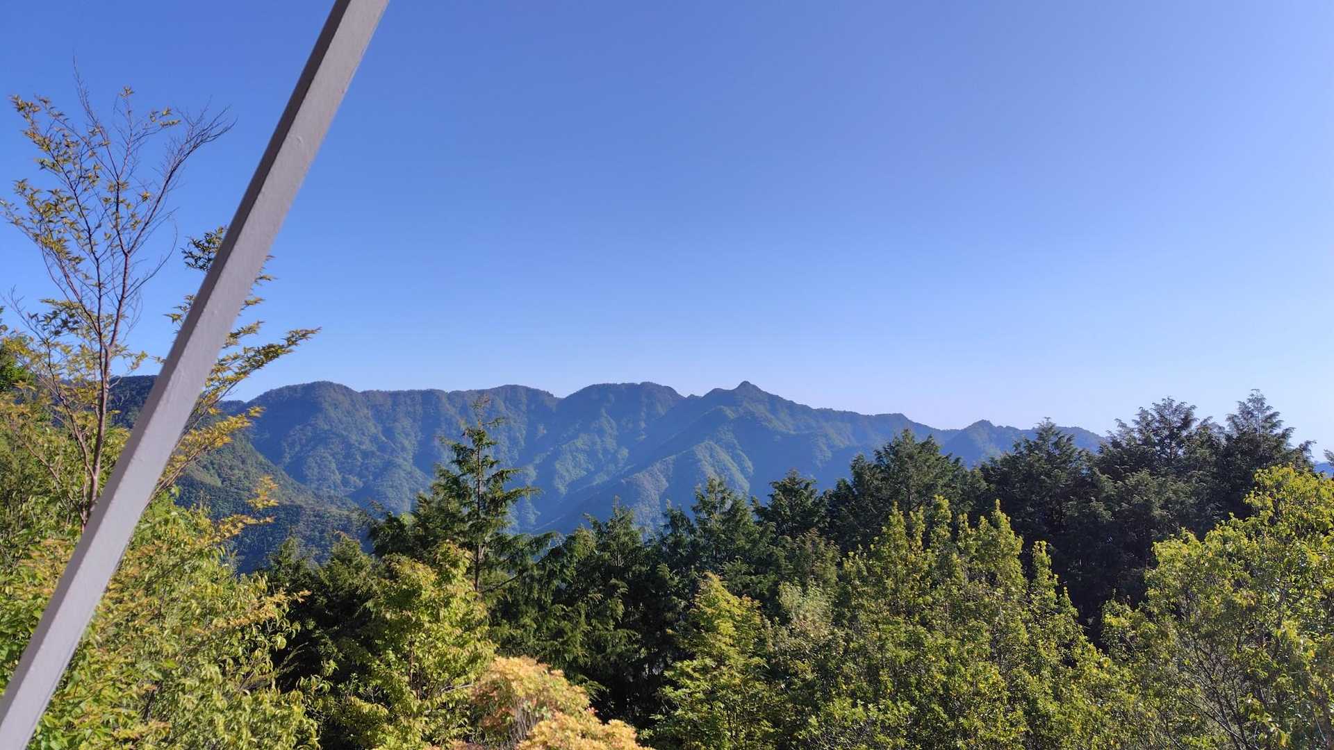 さすが、鉄塔の場所は見通しが確保される
古ヶ丸山稜線バッチリだ