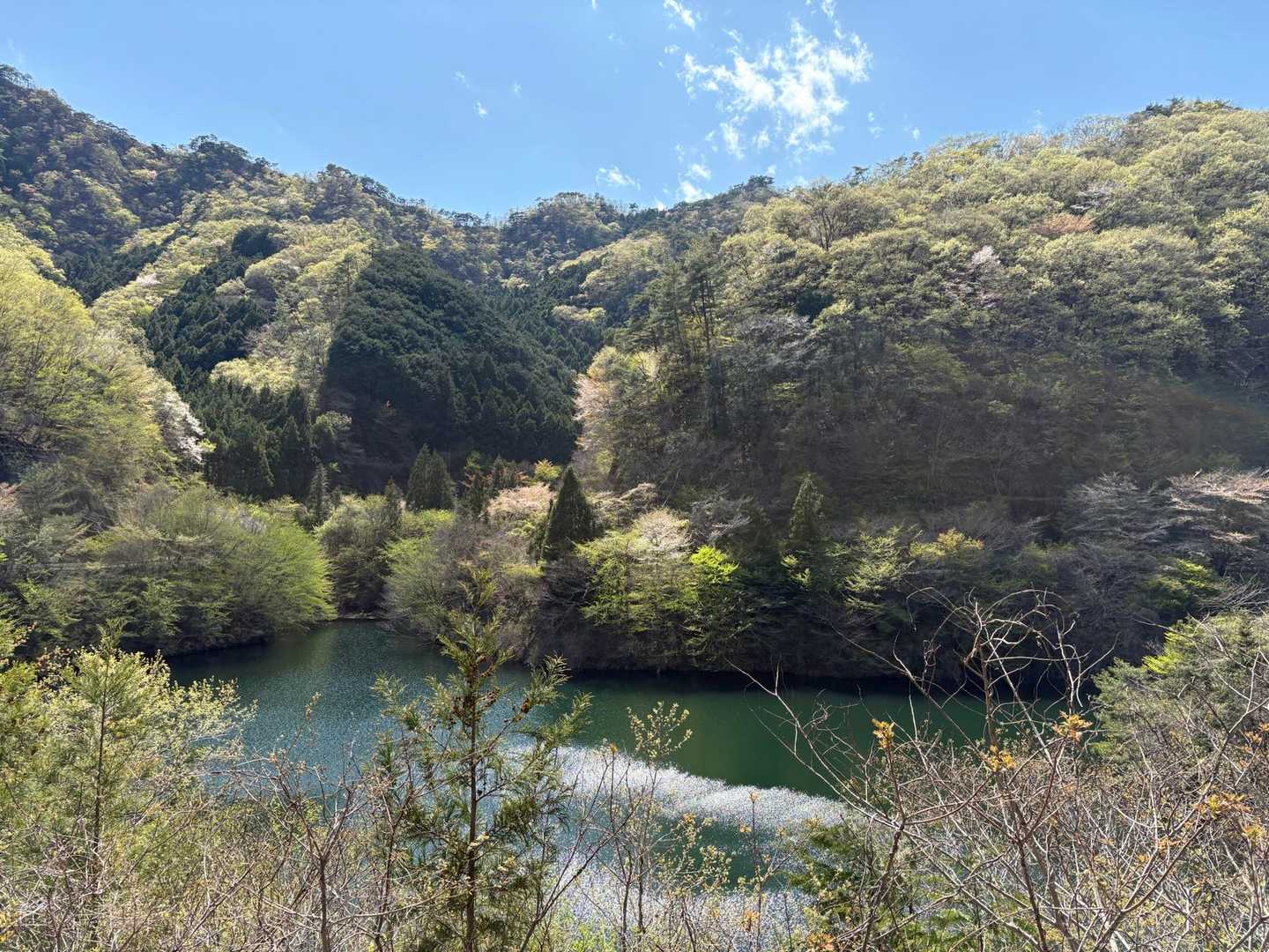 松田川ダム展望台到着でゴール
せっかくなので展望台へ
風強くて白波立っています。