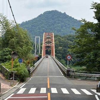 三井大橋からの津久井城山！