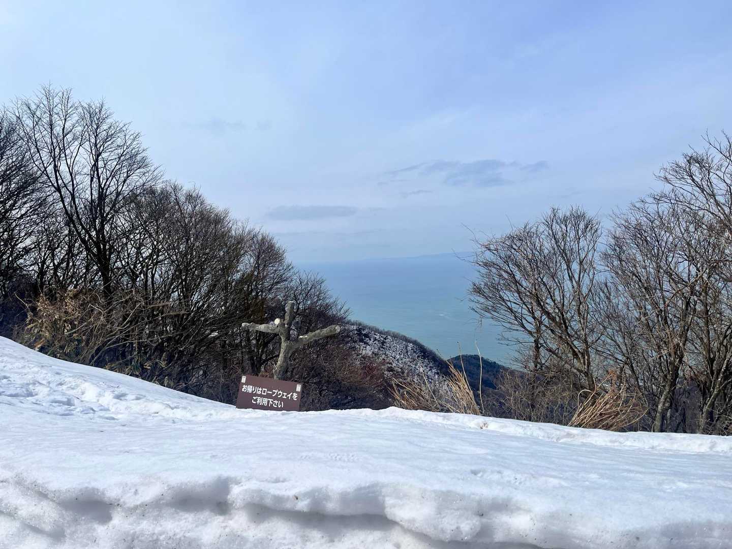 9合目の雪庇💦💐まだまだ健在です