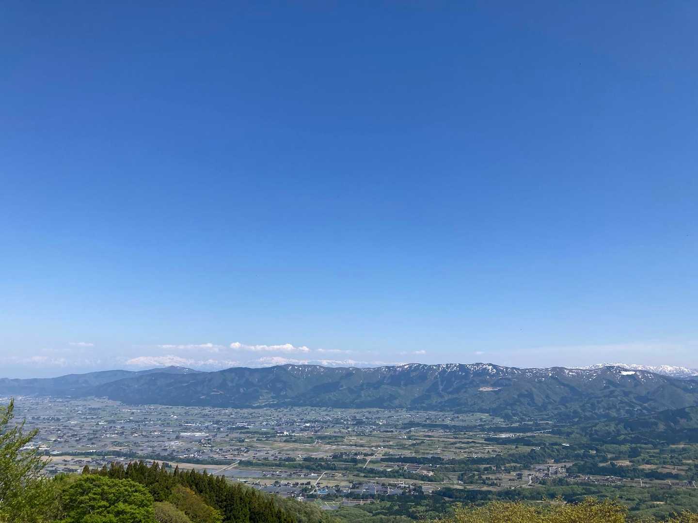 僧ヶ岳は霞んでる。