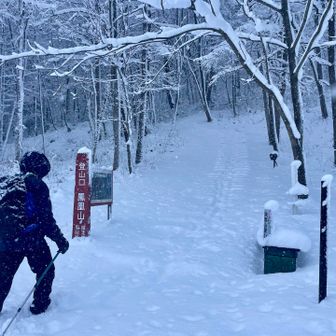 復活の日🙃
ドサドサ降る雪☃️
森吉の予定だったけれど、こちらへ変更😄