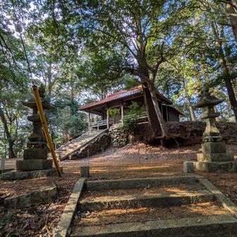太郎丸山山頂
御食神社