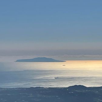 今日一番の眺望はまさかの大島でした。
海と空の色が混ざり合い、まるで空に島が浮いているよう…👀