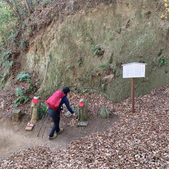 左の階段を登って真っ直ぐ行くと