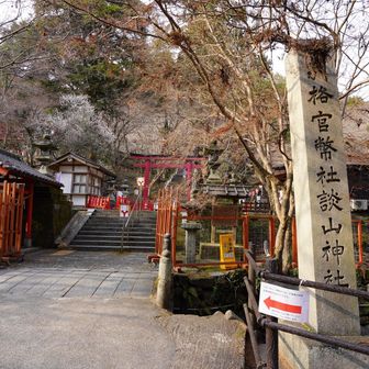 正面入口。
拝観料を支払うつもりで入口窓口前を通りましたが、呼び止められることはありませんでした。（正面から入ると+支払わないと入れませんが）