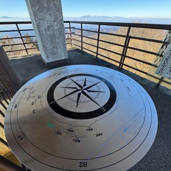 展望台に上ると景色良き。