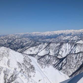 飯豊連峰もさらに良く見えます。