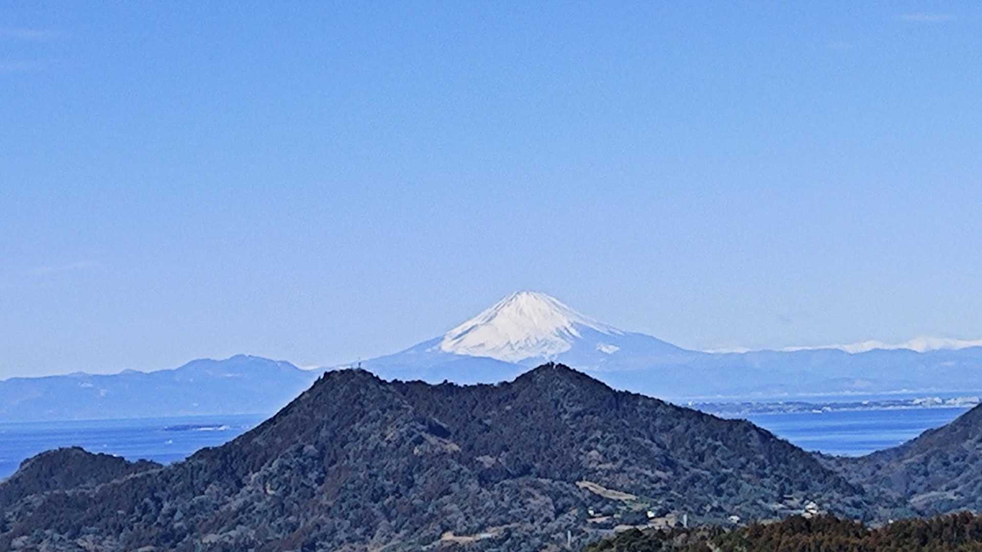 富山の上に富士山！
もう少し富士山が左側だったらバッチリなのに😅
