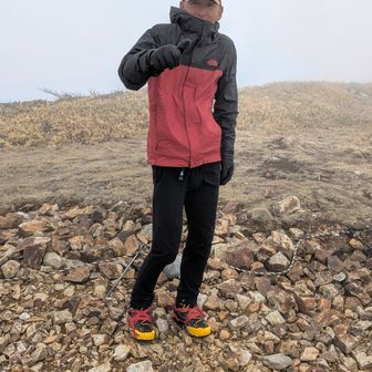 寒い寒い🥶風も強く体感氷点下、、真っ白けなのでモチベーションも上がらず牛ヶ岳、割引山も中止❌
ご一緒下さった方々と相談しここで下山〜