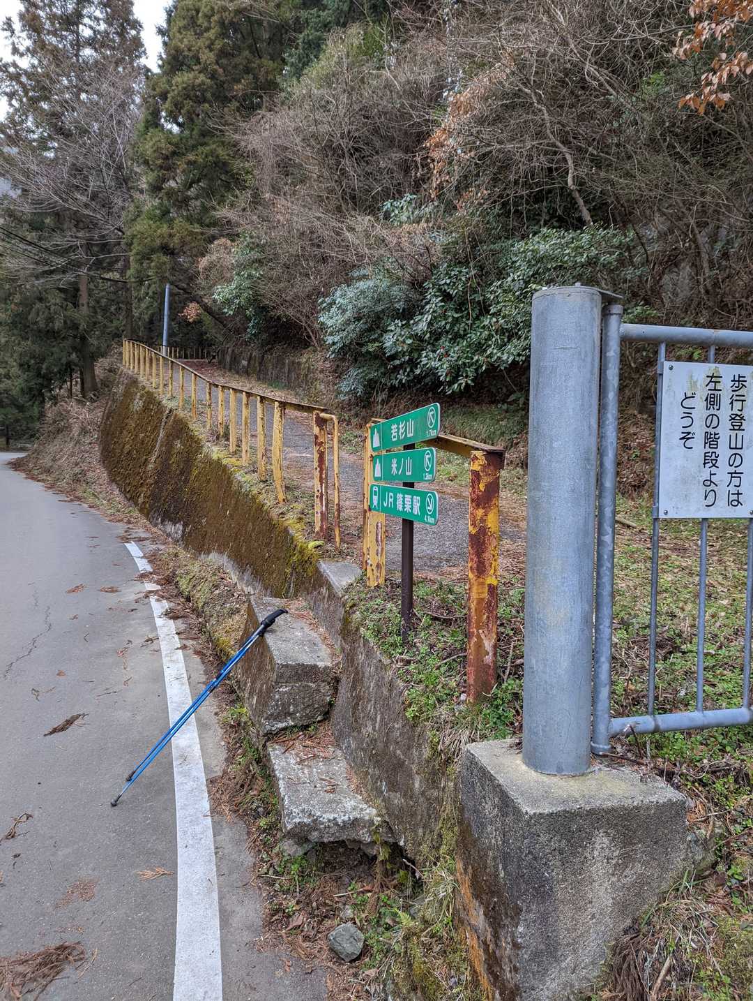 うっかり直進。ここからはいる。
