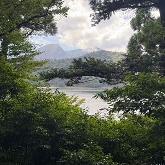 六観音池から見える韓国岳