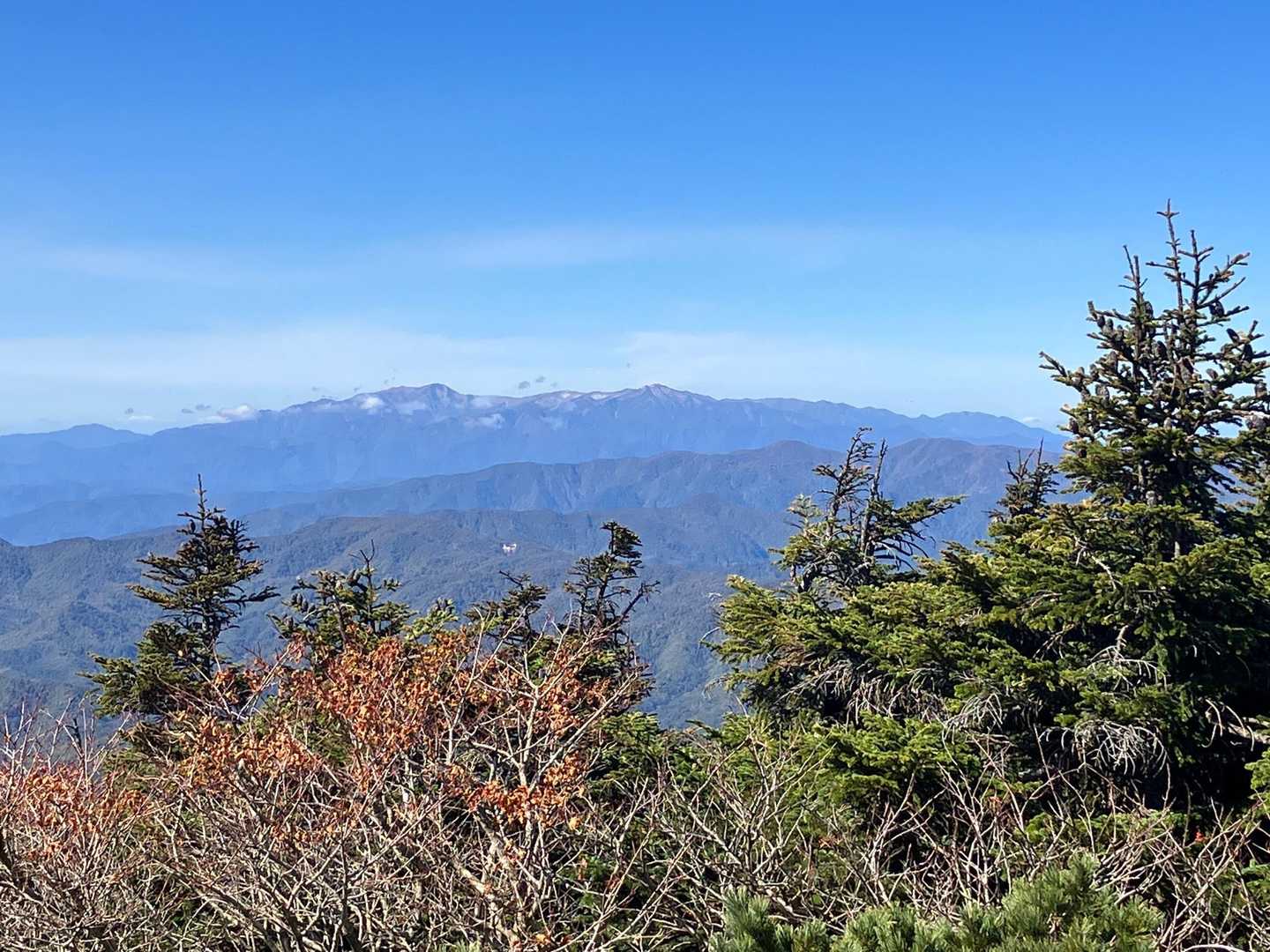 西大巓⛰山頂からの眺望🏞️
飯豊山🗻