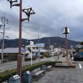 粉河駅前からスタート
JR熊取駅からバスが出ています
JRで和歌山を回ってくるより早くお安く来れます