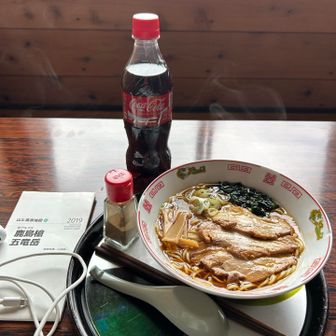 針ノ木小屋ラーメン1300円、コーラ650円