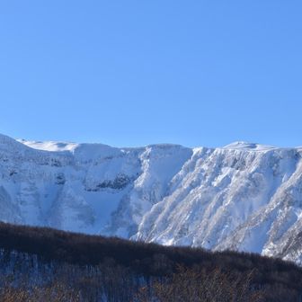 鳥海山・七高山・笙ヶ岳 奈曽渓谷の絶壁