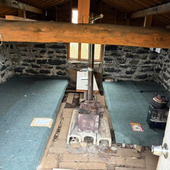 立派な避難小屋あります