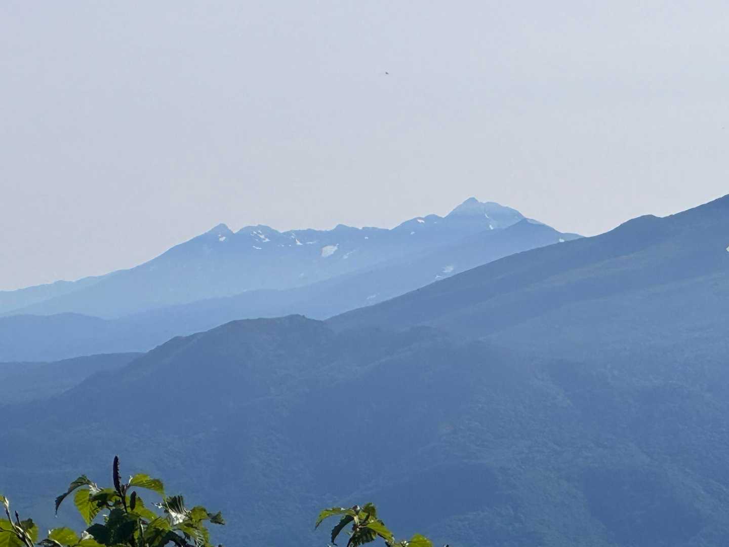 あそこは全部縦走したいのだ😋
斜里岳下山して、羅臼岳ピストンだけなら行けるレベルだけど、今回はお預けとします。
※まだ雪渓かなり残ってるので夏装備での縦走は大変危険です⚠️

誰か行かない？
というか、誰か知床岬まで一緒に歩きませんかー...気になる人メッセージを🥹1人じゃ無理🥹