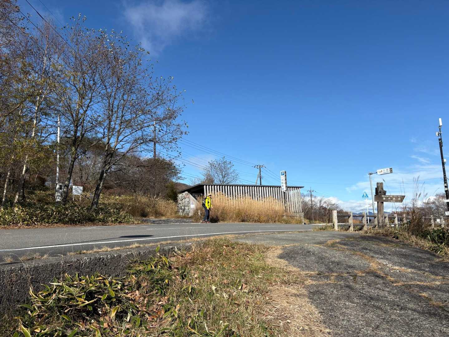 車道に出ました
向かい側が小沼駐車場