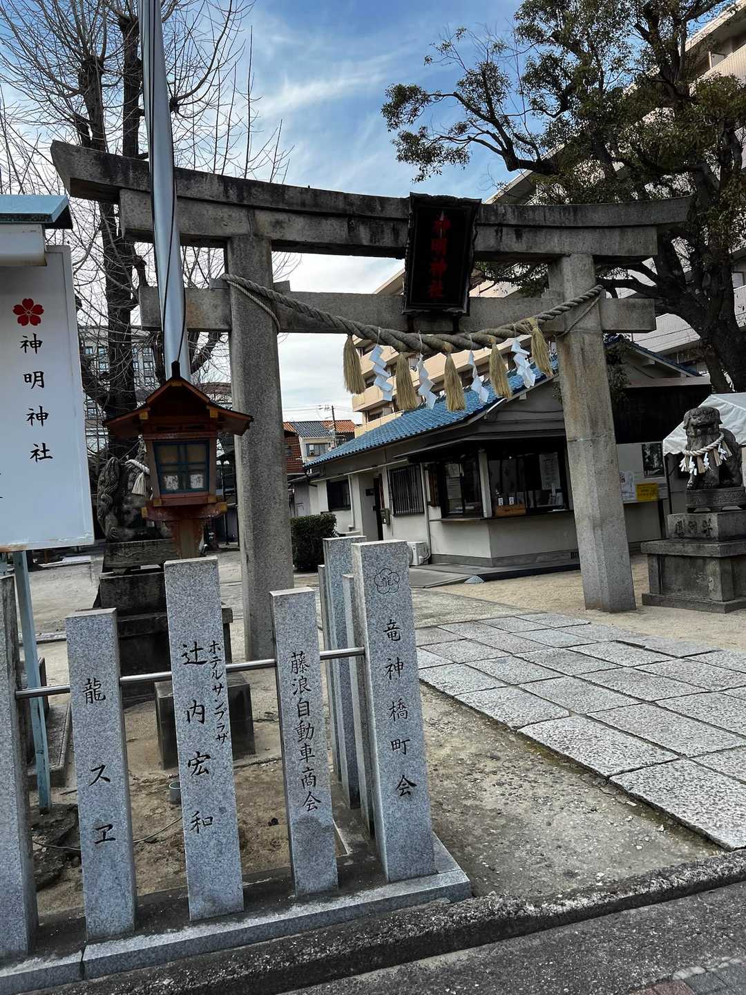 登った証拠写真を提示すれば証明書が発行してもらえるとか…
